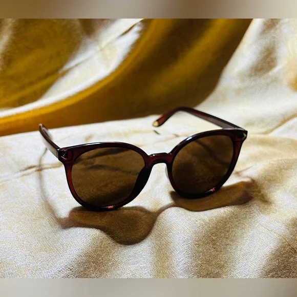 Chic Sunglasses - Picture 6 of 6